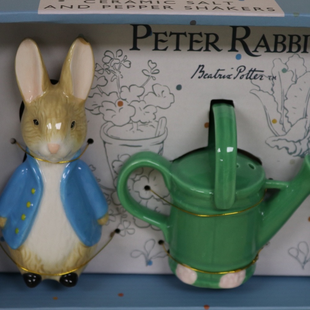 BEATRIX POTTER PETER BUNNY RABBIT EASTER SPRING CERAMIC SALT & PEPPER SHAKERS